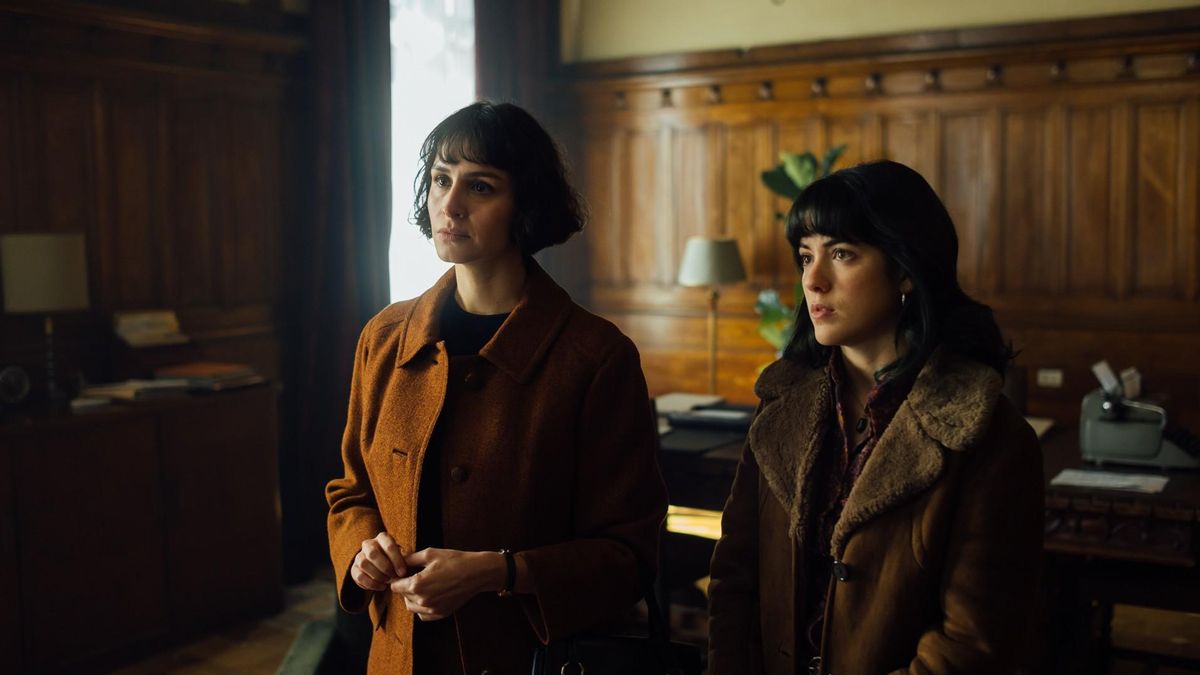 Fernanda Urrejola y Rochi Hernandez en 'La casa de los espíritus'