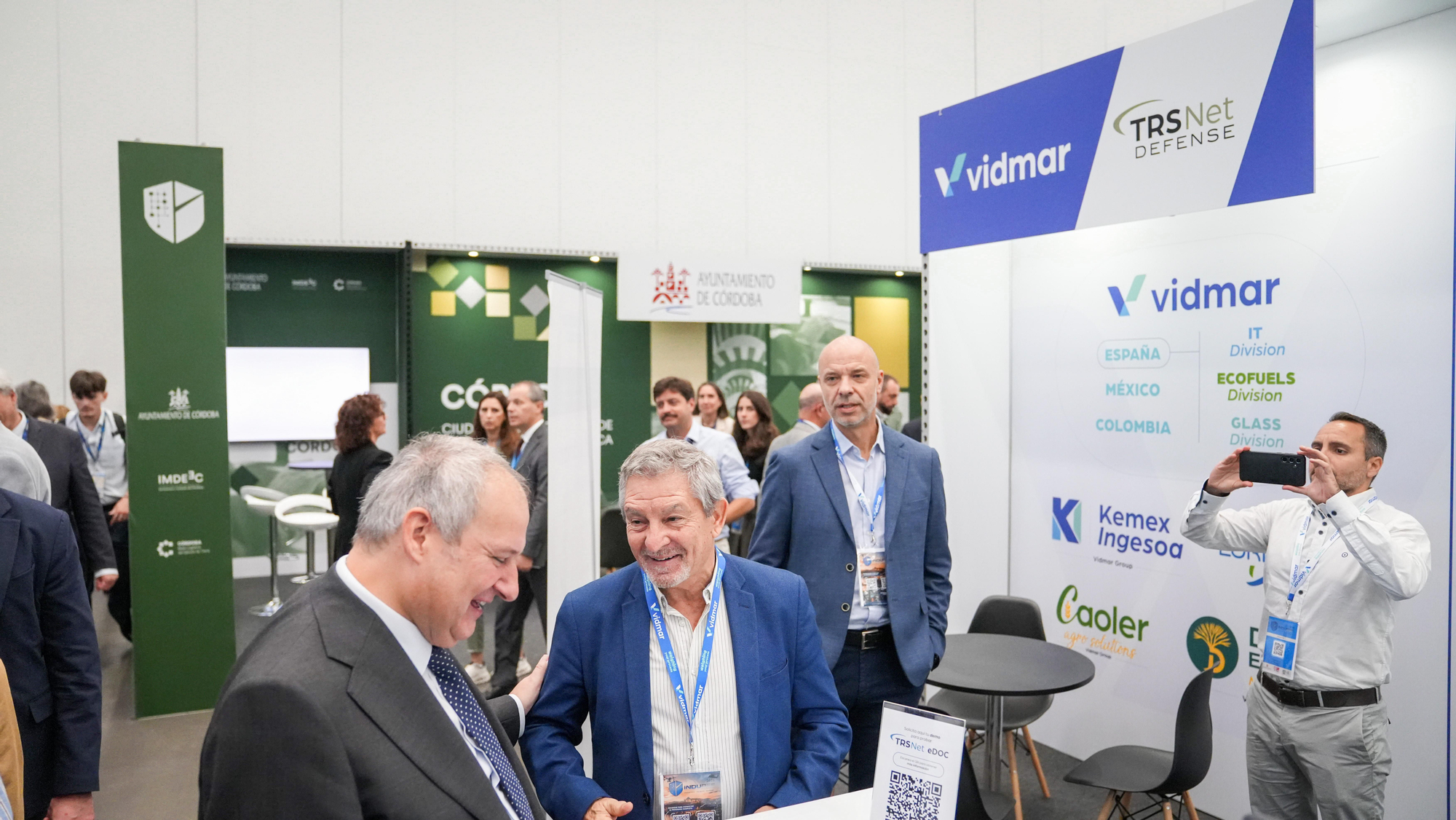 El ministro de Industria y Turismo, Jordi Hereu, y el alcalde de Córdoba, José María Bellido, durante la apertura del Foro Internacional de Defensa Indudef