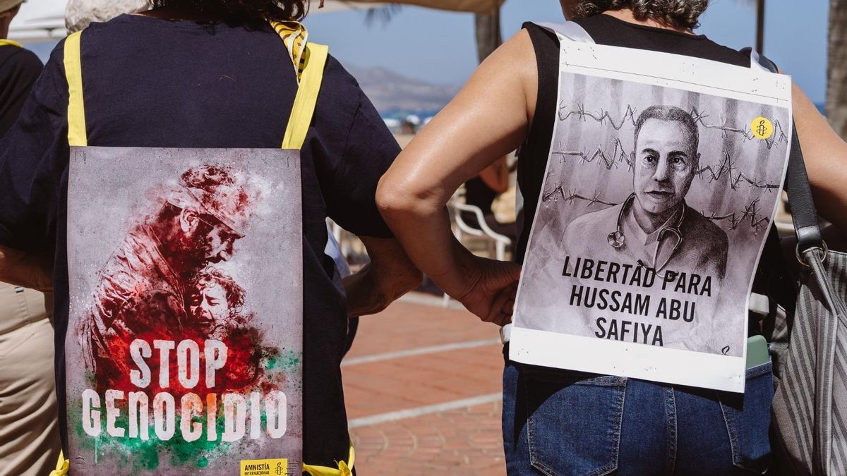 Carteles realizados por la organización de la cadena humana en Las Canteras.
