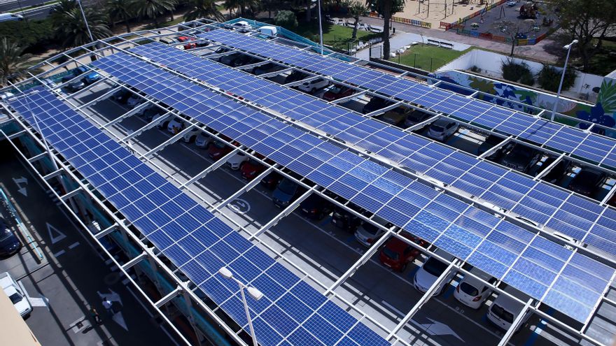 Los obstáculos que frenan la instalación de placas solares en la capital canaria con más espacio para el autoconsumo