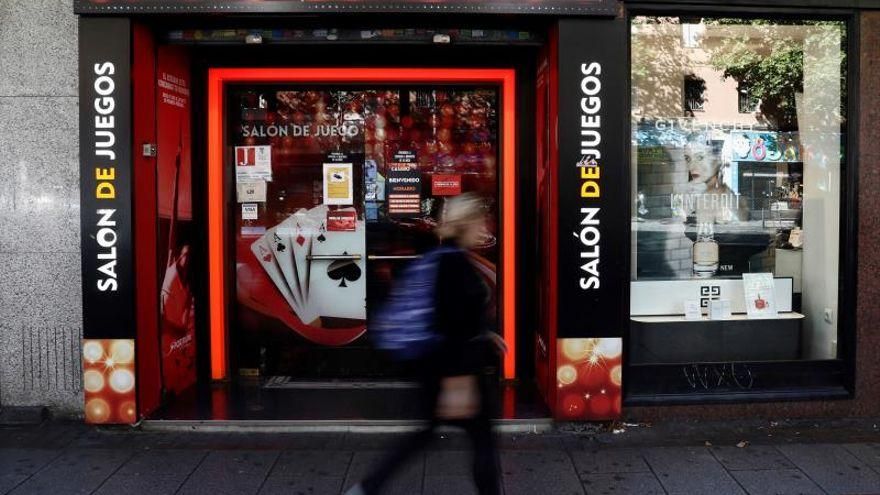 El Gobierno andaluz ayuda al sector del juego mientras recorta el presupuesto para luchar contra las adicciones