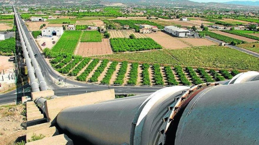 La canalización del trasvase a su paso por la provincia de Alicante antes de llegar a Orihuela.