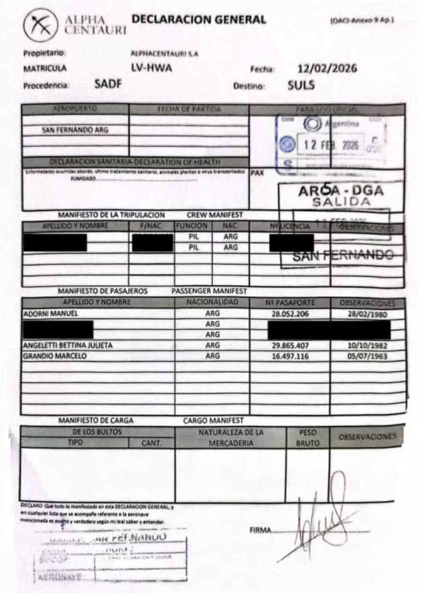 Declaración jurada de salida de San Fernando a Punta del Este el 12 de febrero de 2026. Los nombres tachados corresponden a menores de edad y los pilotos.
