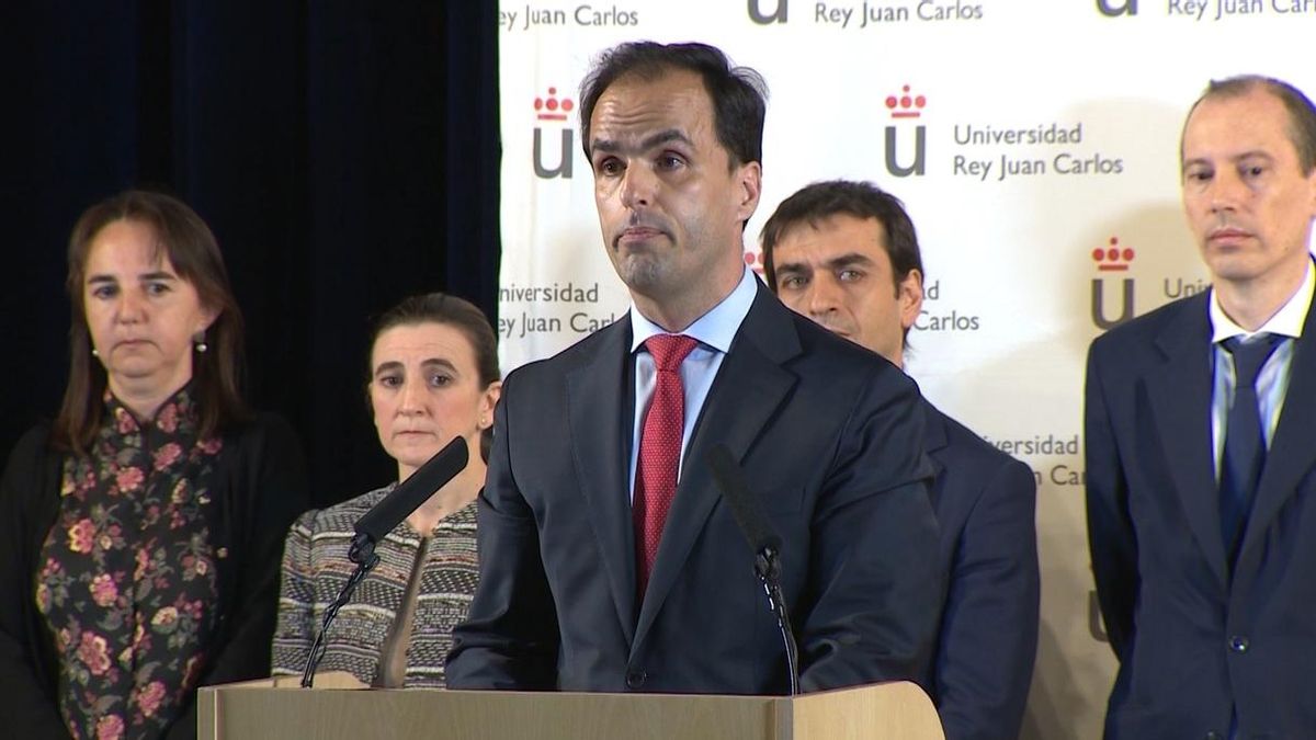 El rector de la URJC se limita a comunicar al Consejo que se ha abierto una investigación sobre los estudios de Casado