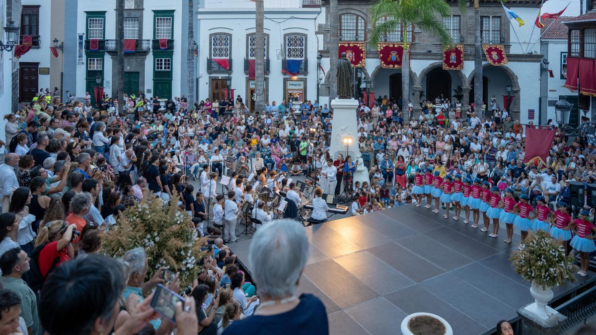 Danza Infantil Coreada en la  plaza de España.