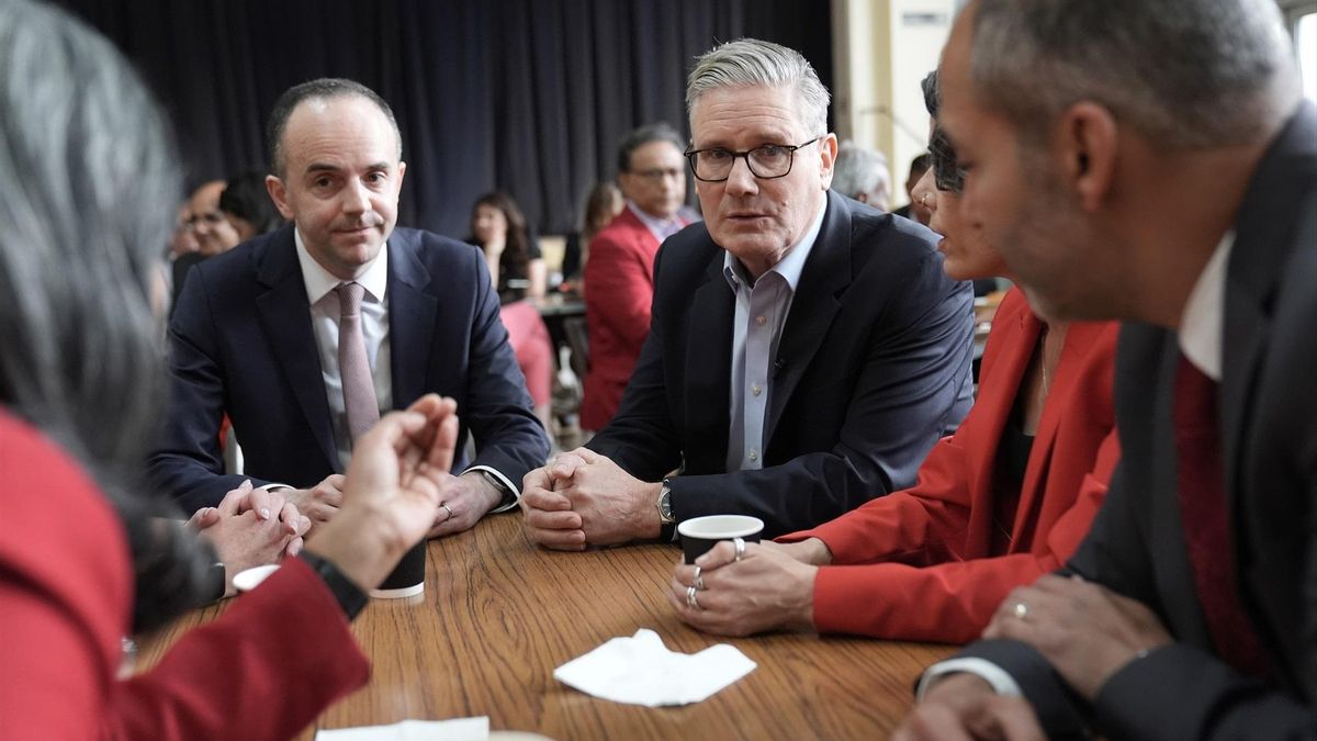 El primer ministro británico, Keir Starmer, durante un encuentro con militantes laboristas en la iglesia metodista Kingsdown en Londres, este viernes.