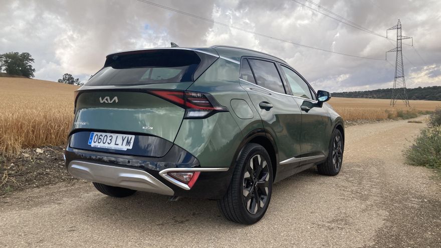 La batería de alto voltaje en este híbrido enchufable homologa 70 kilómetros de autonomía en modo eléctrico.