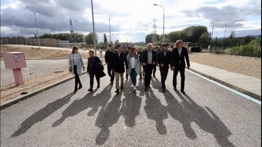El candidato socialista a la Presidencia de la Junta, Luis Tudanca, visita la Fundación Ciudad de la Energía (Ciuden) acompañado del candidato a la alcaldía de Ponferrada, Olegario Ramón, la candidata a las Cortes de Castilla y León, Nuria Rubio y el secretario del Psoe de León Javier Cendón. / Miriam Chacón / ICAL