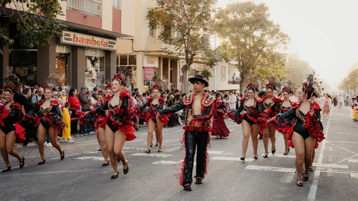 El Entierro de La Sardina y el Festival de Comparsas protagonizan  el Carnaval llanense