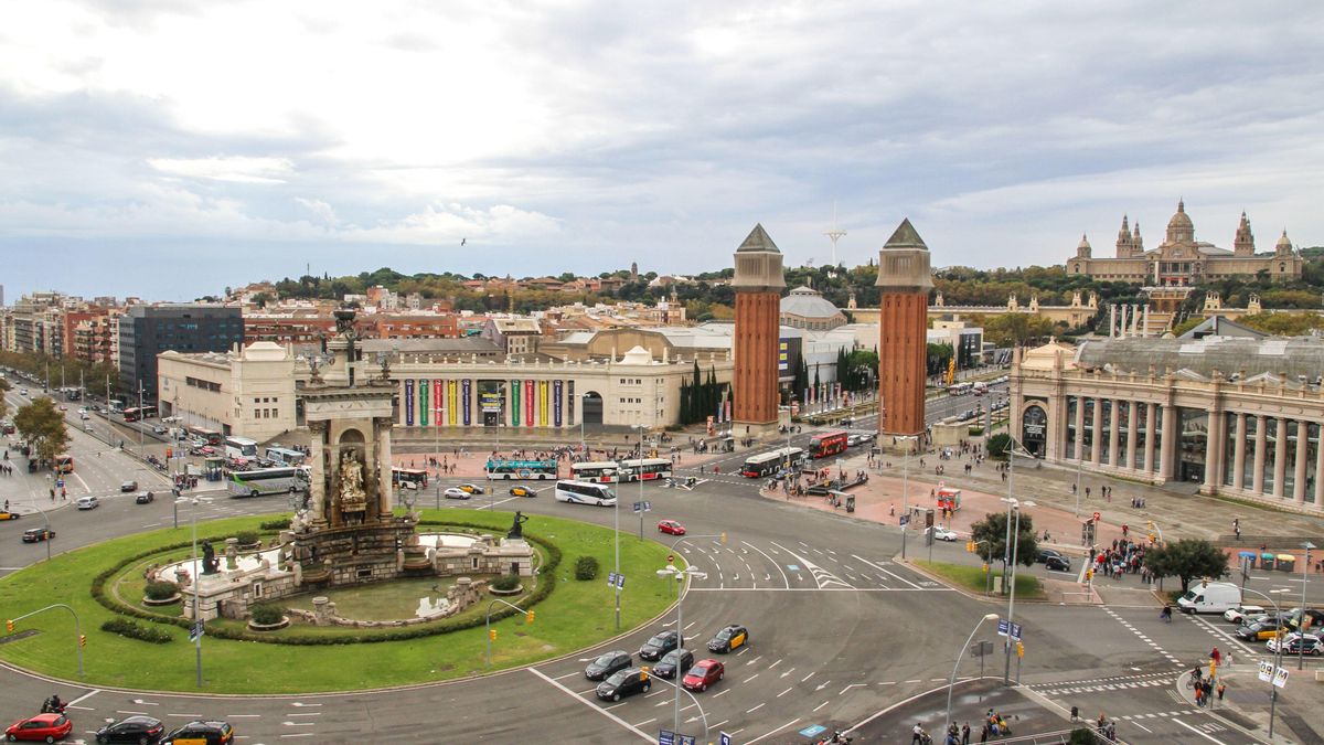Tras la exposición se decidió no desmontarlas y desde entonces se integraron en la zona de plaza de España, además de usarse como punto de encuentro habitual