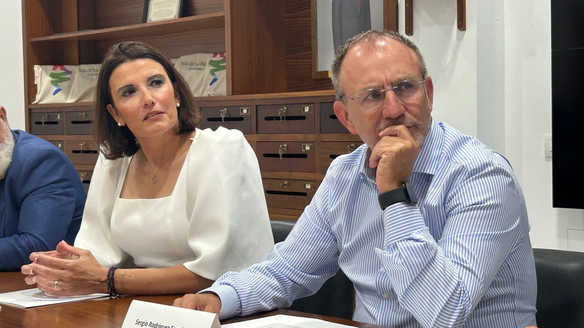 Raquel Rebollo, consejera Insular de Turismo, y Sergio Rodríguez, presidente del Cabildo de La Palma.