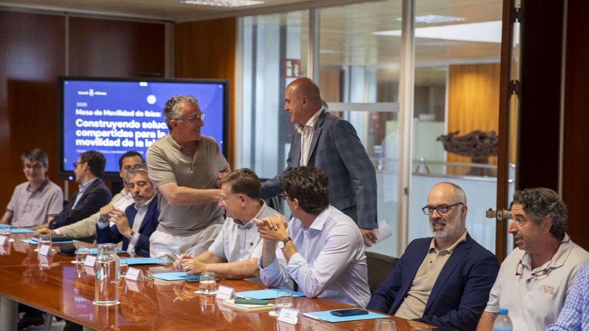 La Mesa de Movilidad de Eivissa ha contado con la participación del presidente del Consell.