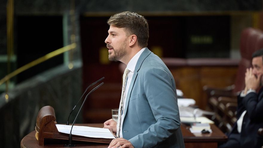 Archivo - El diputado de Sumar Alberto Ibáñez interviene durante una sesión plenaria en el Congreso de los Diputados, a 9 de abril de 2024, en Madrid (España).