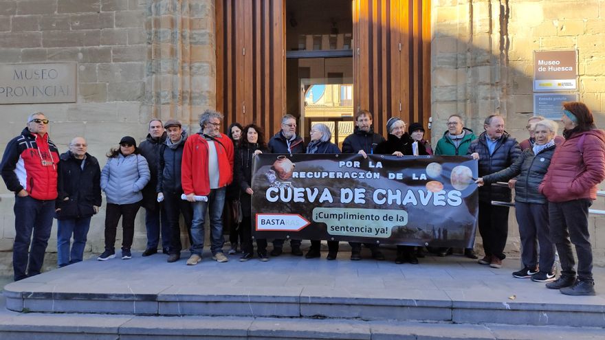 Justicia para la cueva de Chaves: colectivos ciudadanos piden que el ‘rey del carbón’ cumpla su condena