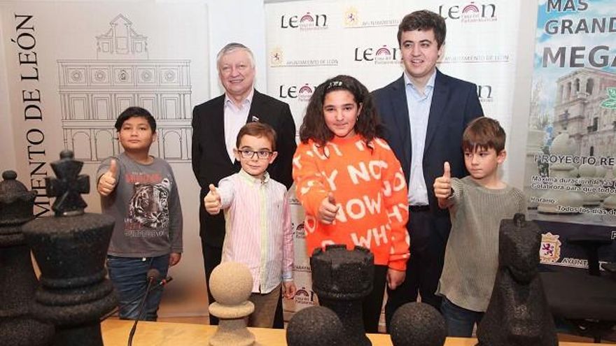 Einar Urdiales (8 años); Daniel Giganto (7 años); María Olego (12 años); y Ángel Pulgarín (10 años).