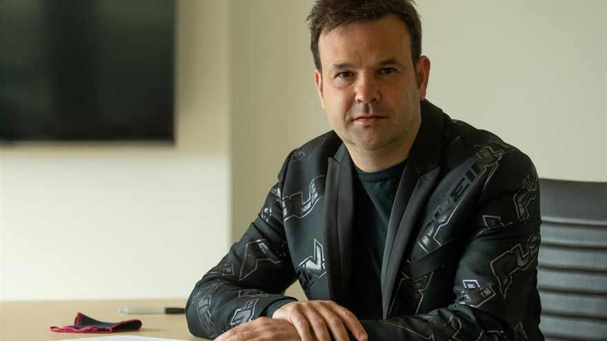 Engaños puerta a puerta y denuncia policial: multa a la comercializadora del nuevo rico eléctrico de Forbes