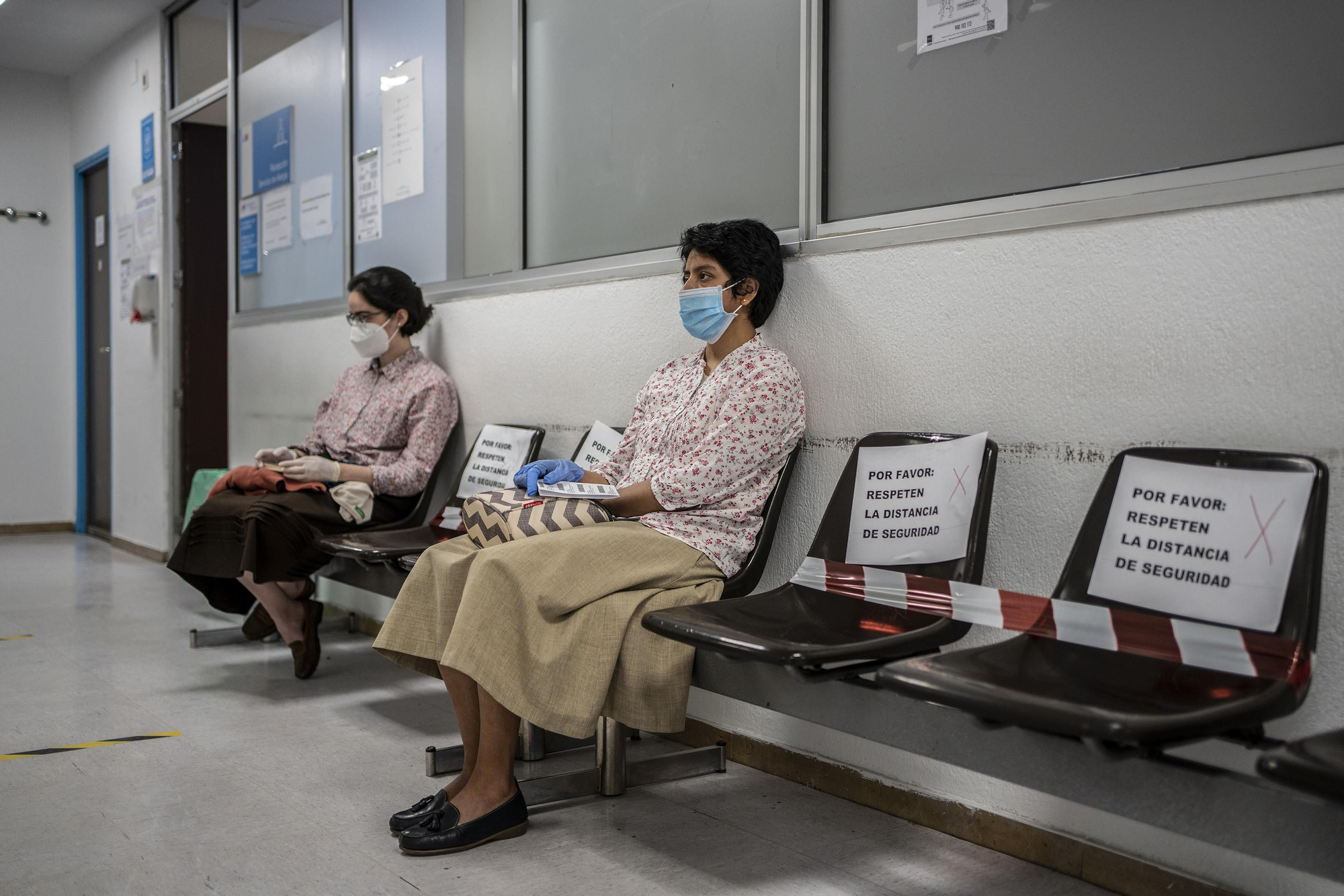 En la sala de espera del área de alergias, como en todo el hospital, han reorganizado los espacios para respetar las distancias de seguridad.