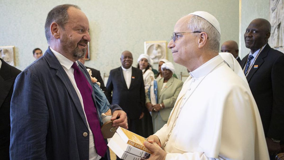Philippe Sands con León XIV en El Vaticano, en agosto de 2025.