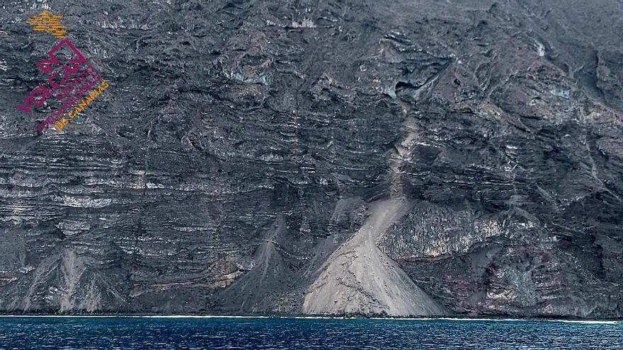 Espectacular derrumbe en un acantilado de la costa de Tazacote causado por la actividad sísmica