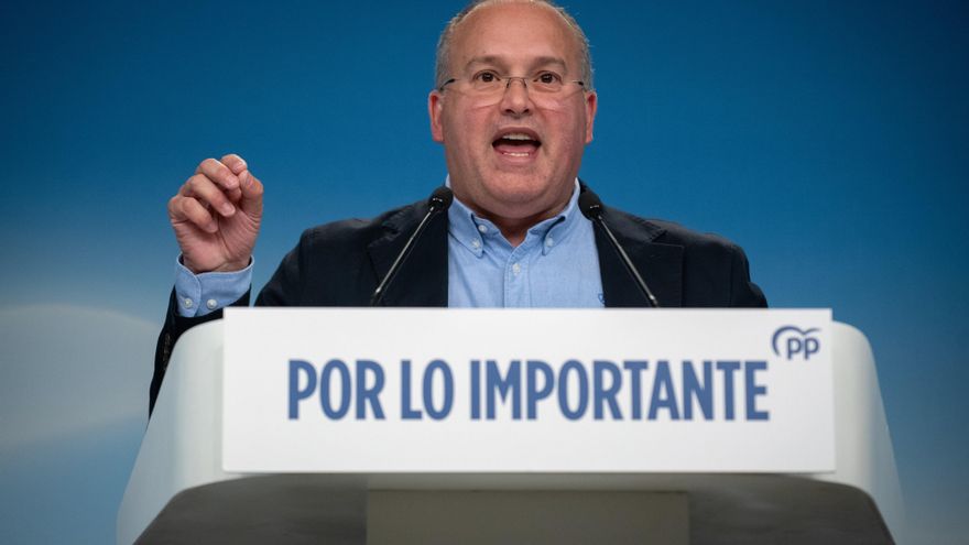 El secretario general del PP, Miguel Tellado, durante una rueda de prensa tras el seguimiento de la noche electoral desde la sede nacional del Partido Popular, a 17 de mayo de 2026, en Madrid (España)