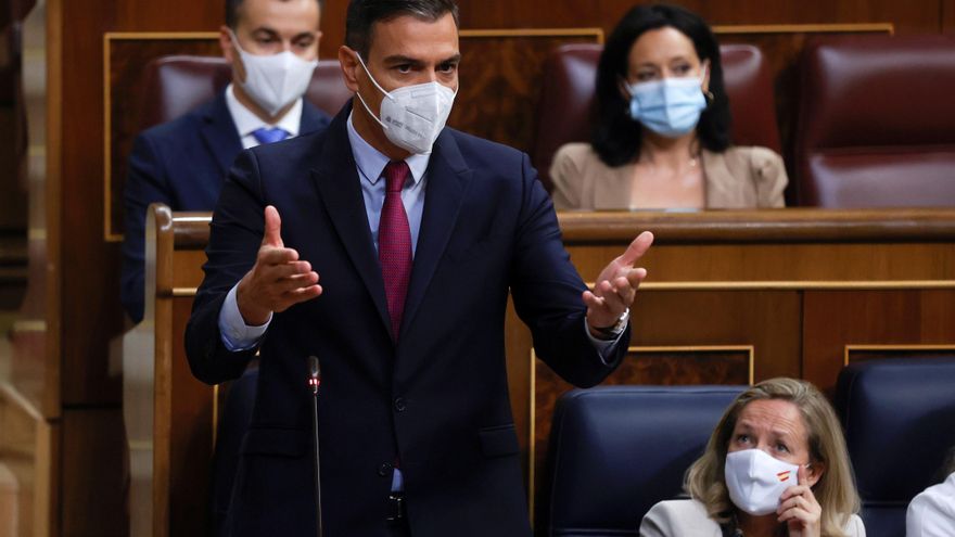 Sánchez acusa a Casado de seguir crispando tras pedirle éste su dimisión