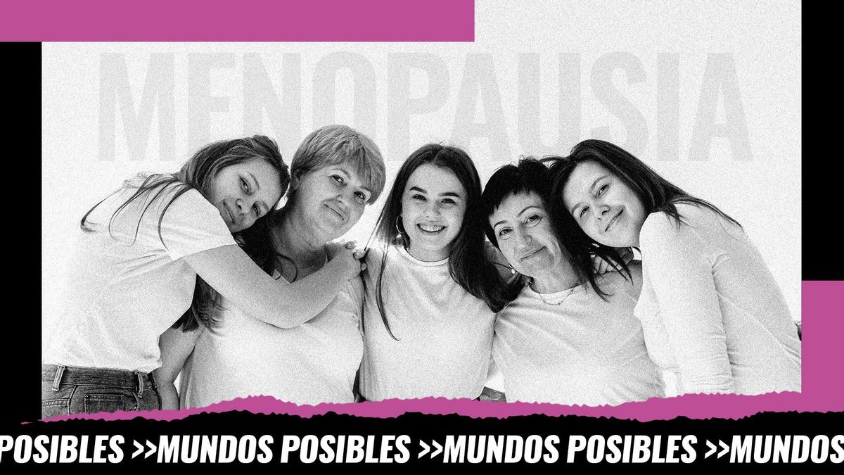 Fotografía de archivo de un grupo de mujeres de diferentes edades