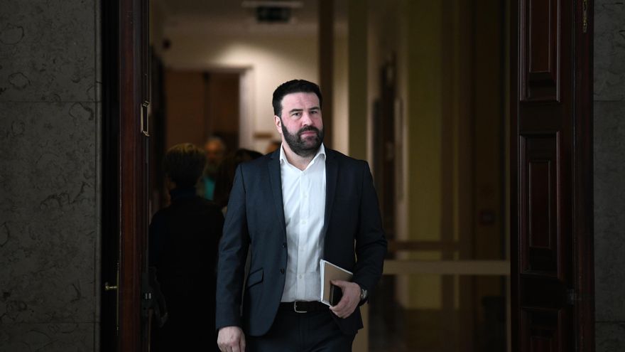 El diputado de EH Bildu Jon Iñarritu a su llegada a una reunión de la Junta de Portavoces, en el Congreso de los Diputados.