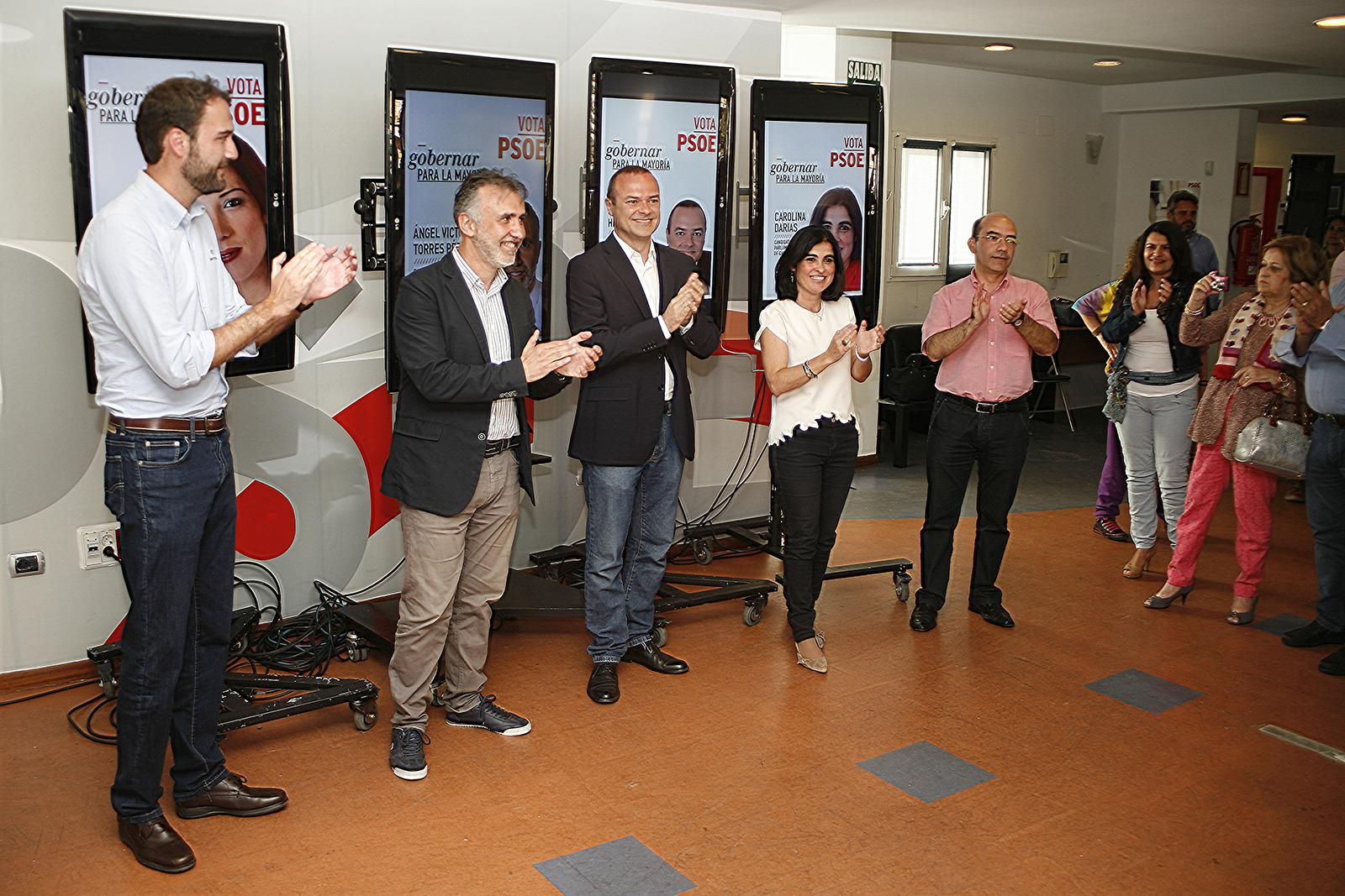 Pegada simbólica de carteles de campaña electoral. Foto: Alejandro Ramos