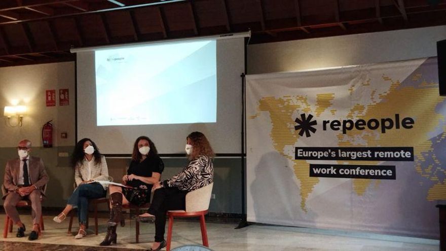 Raquel Díaz (d) participó en el evento.