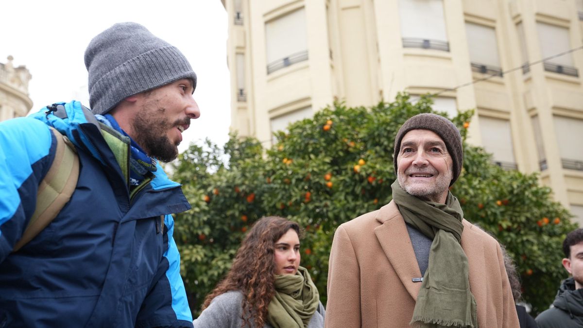 Antonio Maíllo informa a los medios sobre iniciativas de vivienda