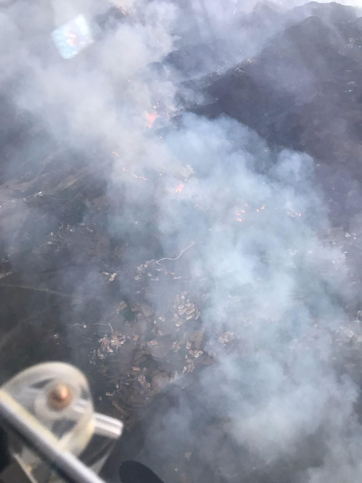 Incendio de Gran Canaria desde el helicóptero de la Guardia Civil