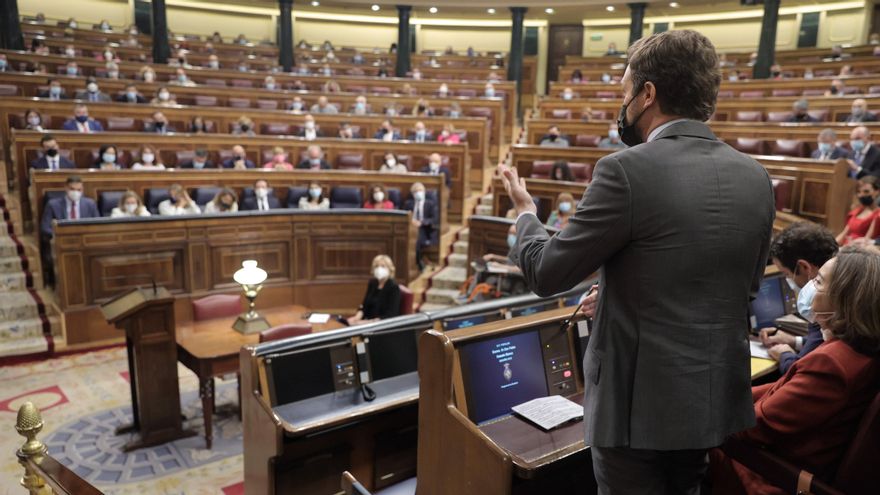 El líder del PP, Pablo Casado, interviene en una sesión de control al Gobierno en el Congreso