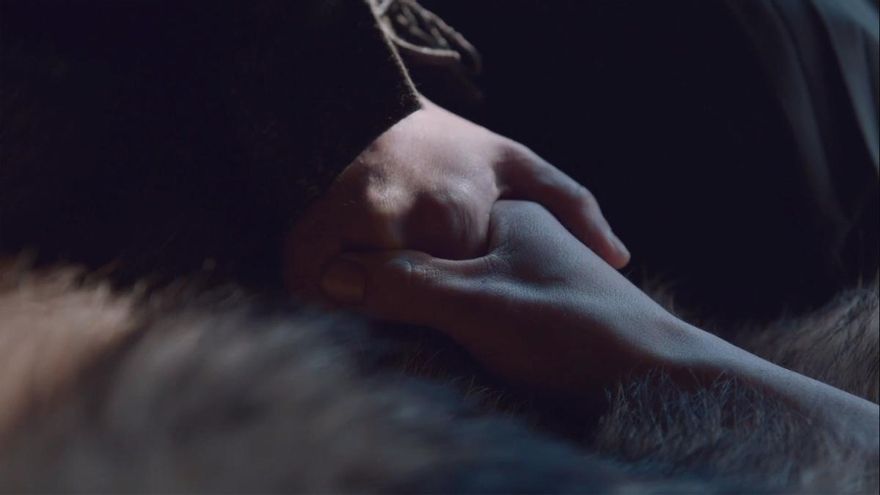 Daenerys y Jon Nieve, cogidos de la mano