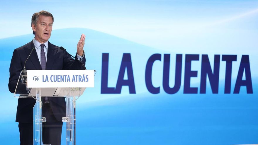 El presidente del Partido Popular, Alberto Núñez Feijóo, comparece ante los medios para hacer balance del curso político, en la sede nacional del PP, a 22 de julio de 2026, en Madrid (España)