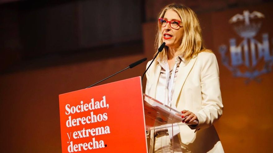 La vicepresidenta de la Comisión de Derechos de las Mujeres e Igualdad de Género del Parlamento Europeo, M.ª Eugenia Rodríguez Palop, en el congreso sobre extrema derecha en Valencia.