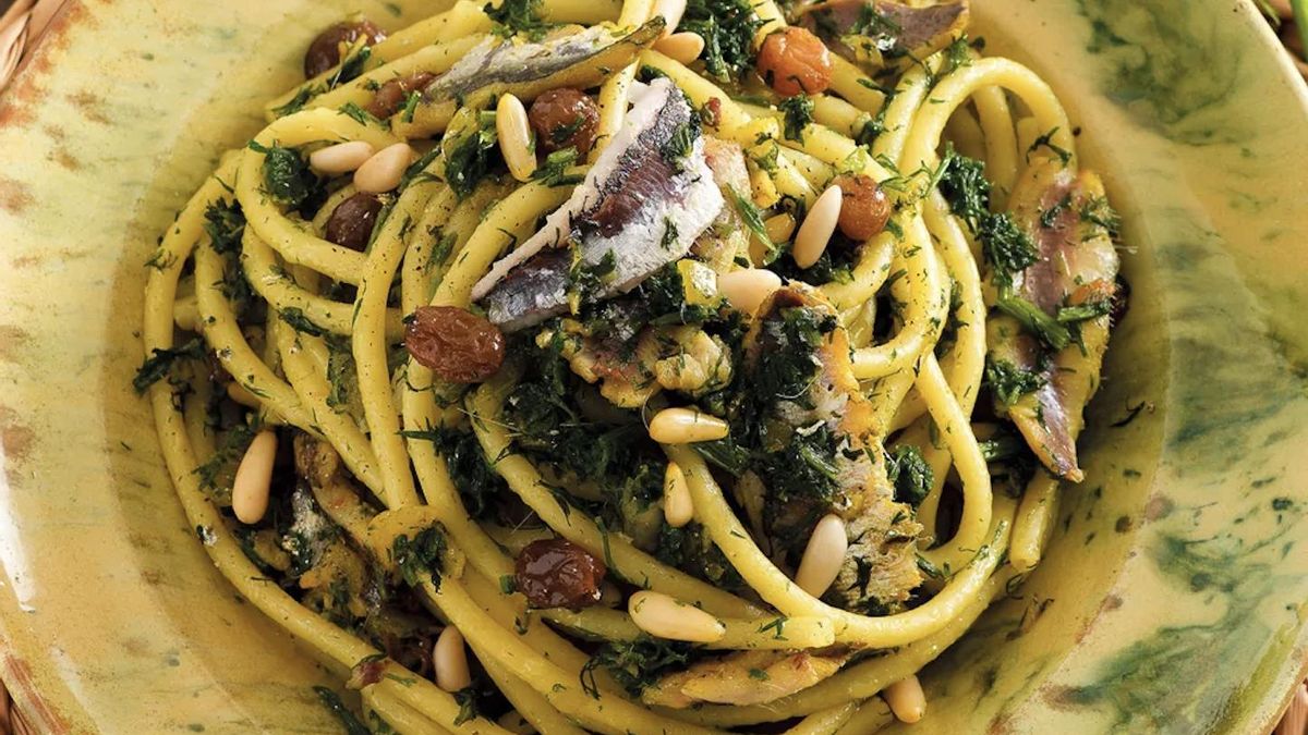 En el sur de Italia la pasta con sardinas ocupará hoy un lugar de honor en las mesas