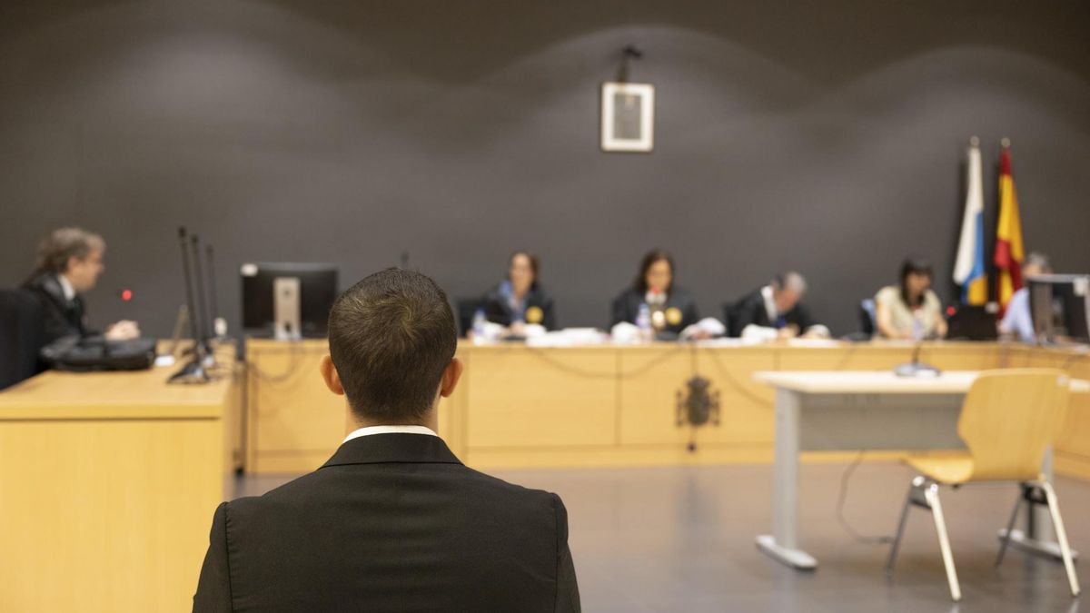 El compañero del policía acusado de torturas en Lanzarote: “Escuché un ruido fuerte y vi al migrante temblando"