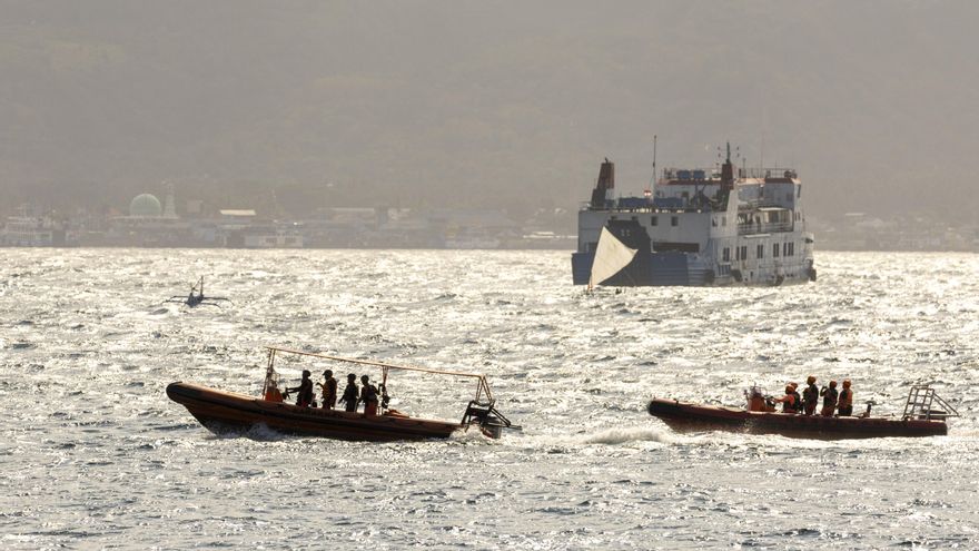 Suben a 10 los muertos por un naufragio cerca de Bali, con aún 25 desaparecidos