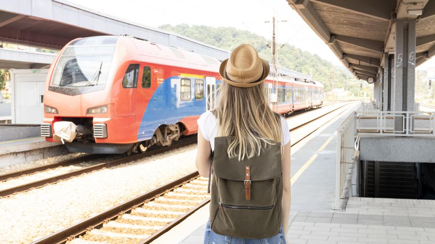 Tres escapadas en tren por España que pueden ser más económicas, sostenibles y prácticas