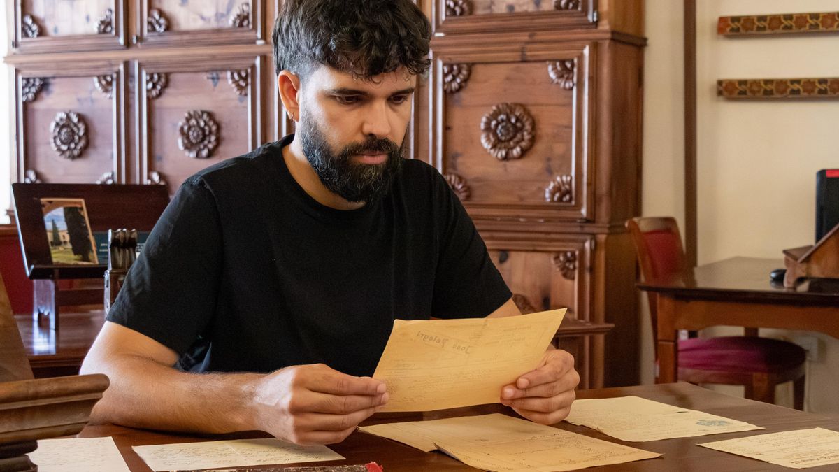 Rafel Morro ha trabajado en la catalogación del archivo desde el año 2019.