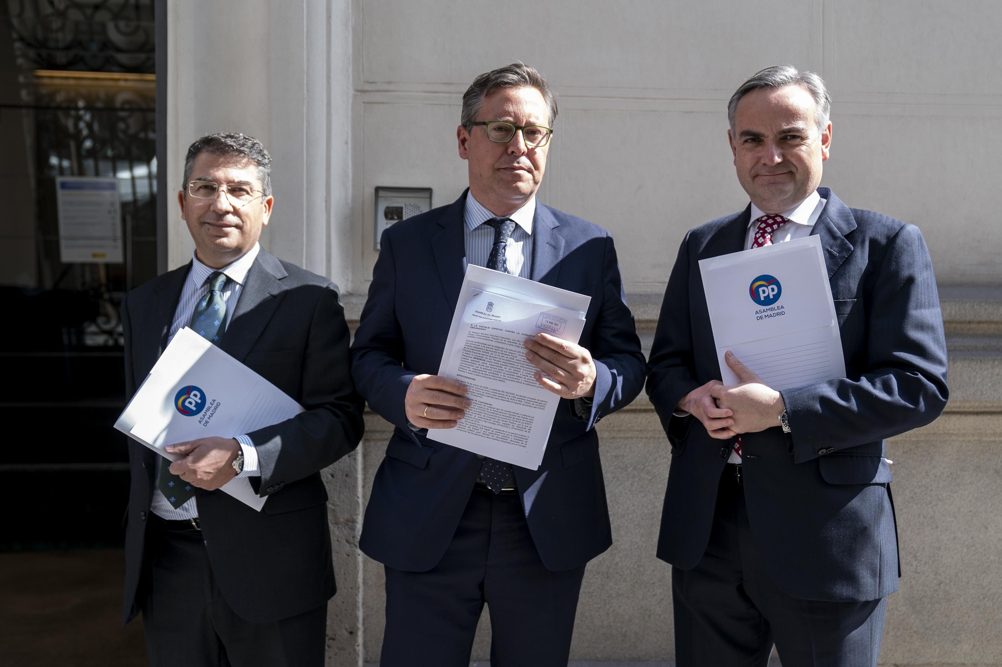 Ayuso denuncia contratos mascarillas