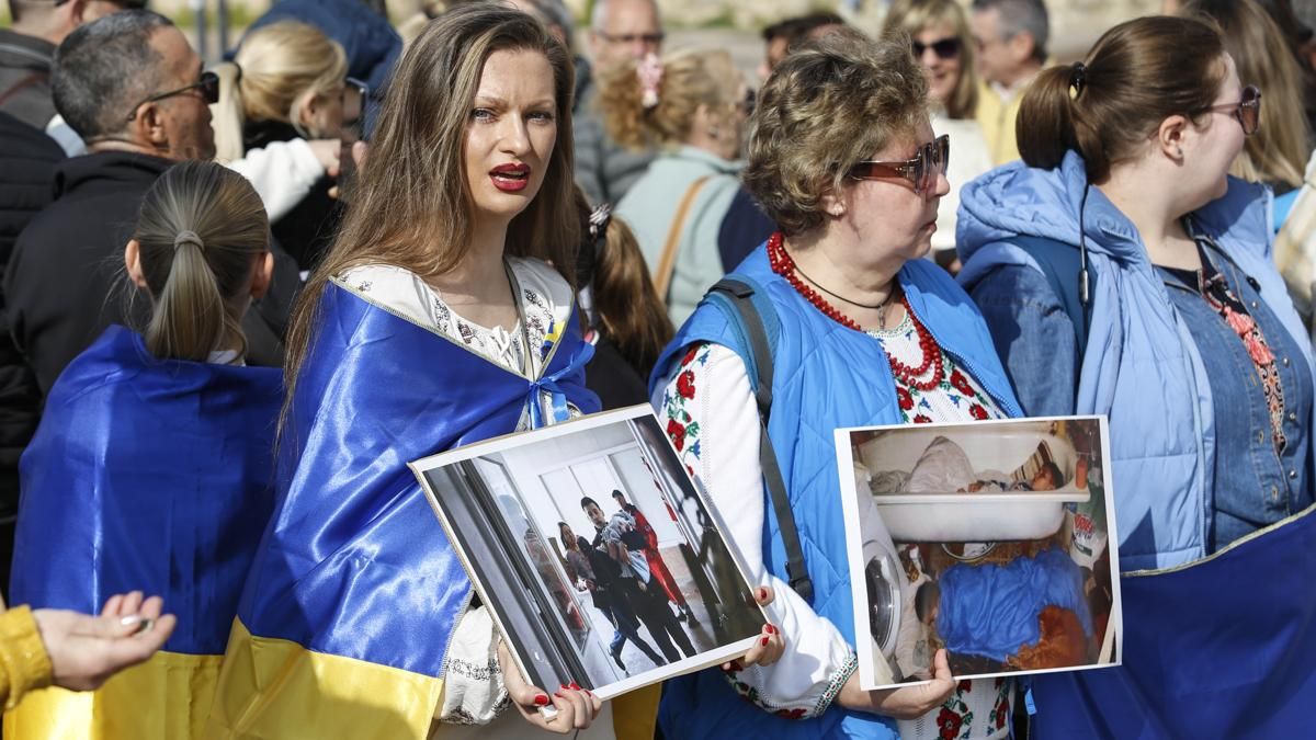 Manifestación y marcha solidaria en favor del pueblo ucraniano