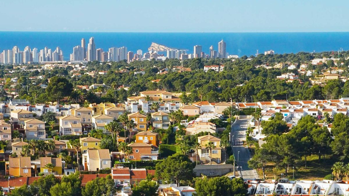 El PP rechaza en La Nucía la tasa turística pese a que el municipio duplicará sus plazas en los próximos años