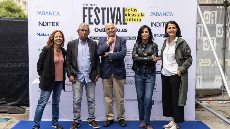 Neus Tomàs, Enric González, José Antonio Marina, Lydia Cacho y Judit Carrera, componentes de la mesa de debate 'El rincón de pensar'