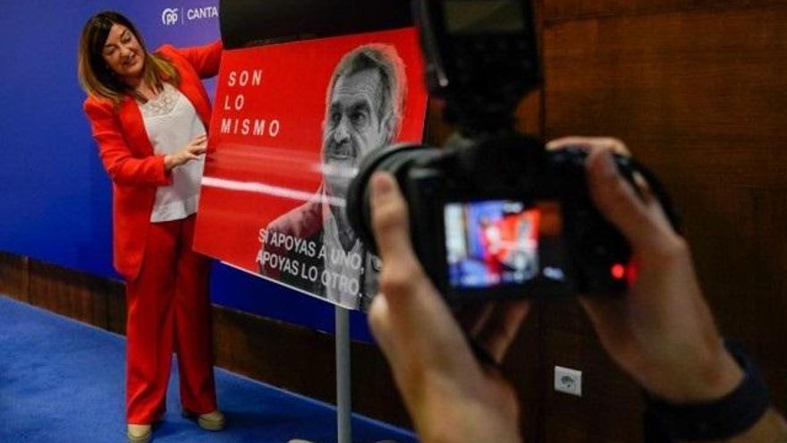 El Partido Popular colocará carteles lenticulares con la cara de Revilla y Pedro Sánchez: 'Son lo mismo'