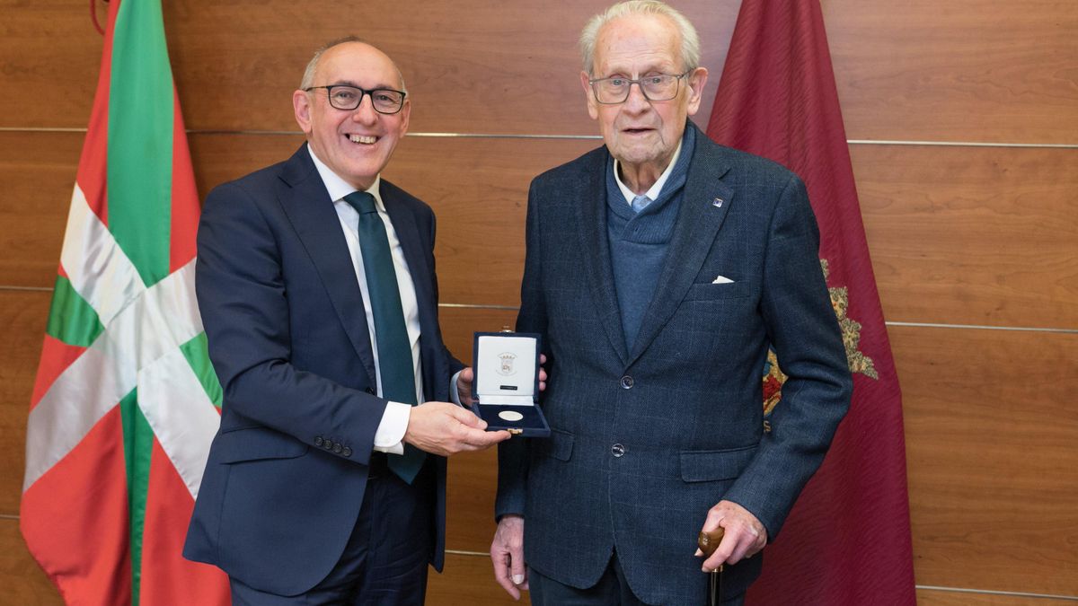 Fallece el histórico dirigente del socialismo alavés Augusto Borderas a los 94 años