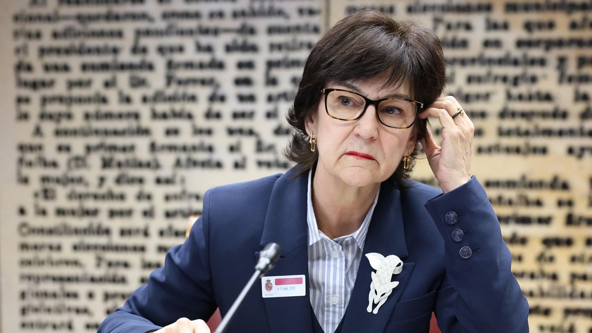 La presidenta de la Comisión Nacional de los Mercados y la Competencia (CNMC), Cani Fernández Vicién, comparece ante la Comisión de Investigación sobre el apagón, en el Senado, a 17 de marzo de 2026, en Madrid (España). Fernández comparece para dar cuenta