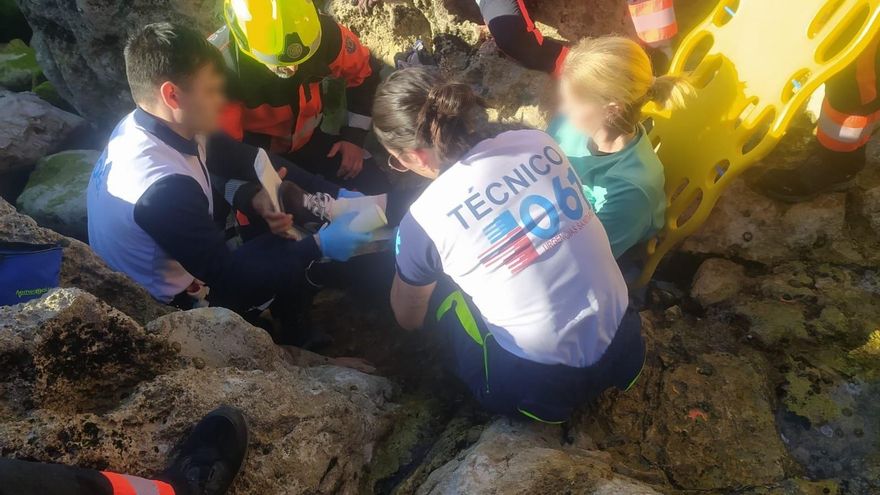 Rescatada una mujer herida en el acantilado de la Virgen del Mar