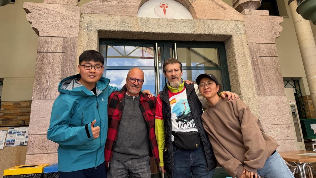 Los primeros hospitaleros chinos del Camino de Santiago llegan a albergues de Astorga y Ponferrada