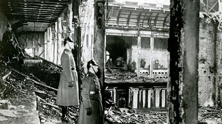 Hace 93 años, el incendio del Reichstag abrió la puerta al poder absoluto de Hitler: ¿quién provocó aquel fuego?